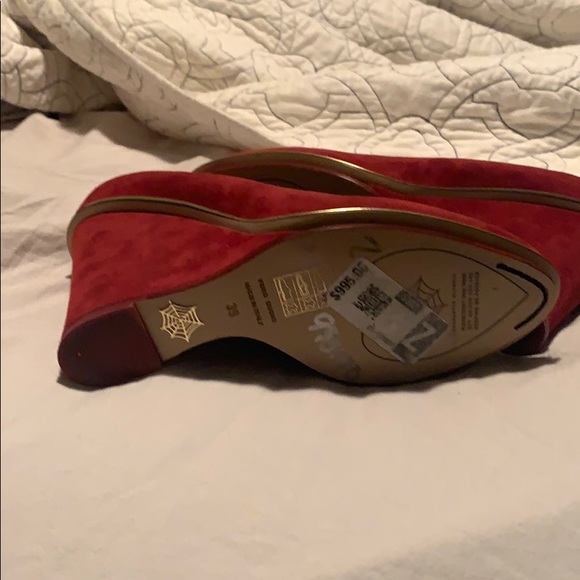 Shoes - Picture 5 of 6